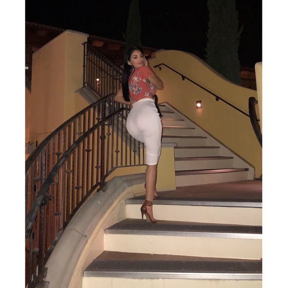 White pencil skirt - Picture 3 of 3